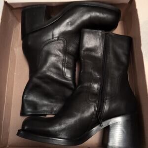 NEW IN THE BOX ~Wild ~Mud Black Leather Zip Biker Ankle Boots Womens Size 6 1/2
